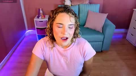 Snapshot of adharawo chatting on 11.29.25 Adhara online show from 11.29.25