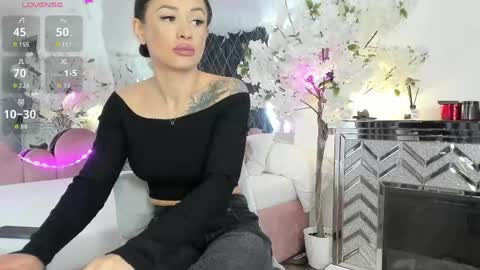 Adona online show from 04.23.26