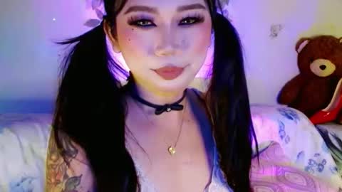 Snapshot of adorableslutxxx chatting on 10.22.25 jasmine online show from 10.22.25