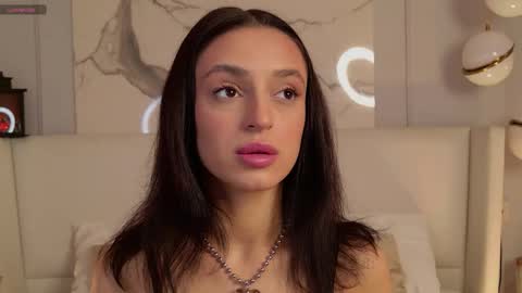 adoracortes online show from 12.04.25