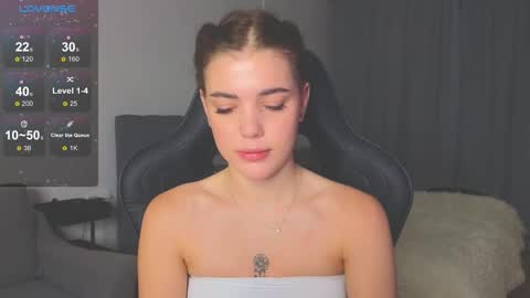 Snapshot of adri_dream chatting on 10.19.25 Adriana online show from 10.19.25