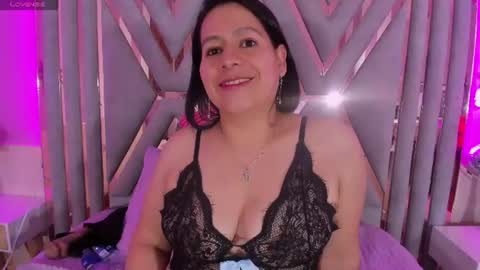 Snapshot of adri_rivera chatting on 06.22.26 ADRI online show from 06.22.26