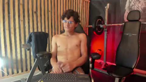 Adrian W  online show from 06.17.26