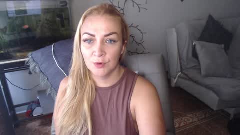 Adriana Paredes  online show from 01.28.25