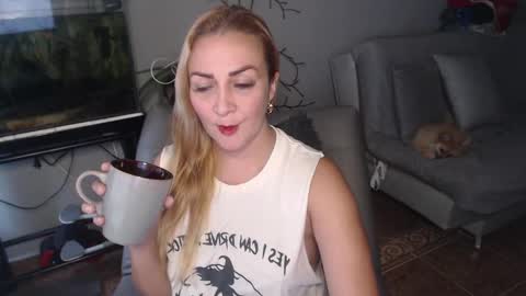 Adriana Paredes  online show from 02.17.25