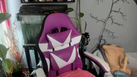 Adriana Paredes  online show from 09.27.25