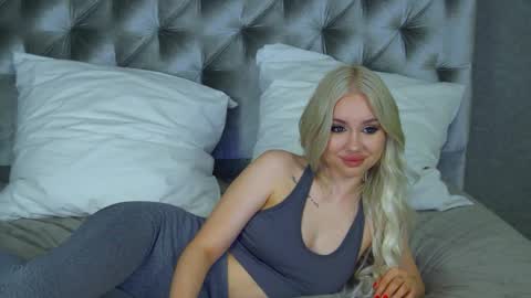 Snapshot of adrianarockefeller chatting on 04.16.26 Adriana Rockefeller online show from 04.16.26