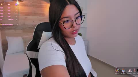 Snapshot of adrianna_rosse chatting on 10.24.25 A D R I online show from 10.24.25