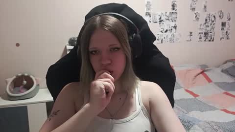 Snapshot of adriannamalango chatting on 06.30.26 Sofa online show from 06.30.26