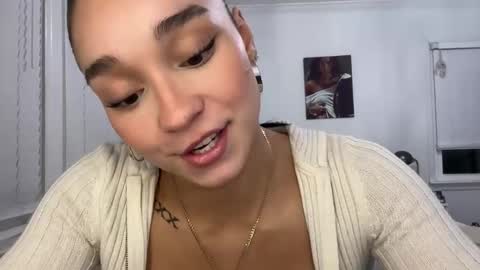 Snapshot of adriannarodriguez chatting on 02.08.25 Adrianna online show from 02.08.25