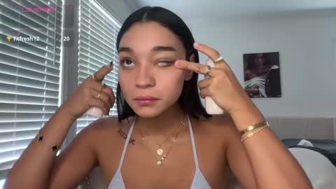 Snapshot of adriannarodriguez chatting on 09.10.25 Adrianna online show from 09.10.25