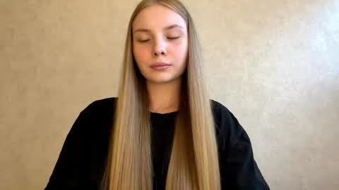 Snapshot of adriannemuldowney chatting on 08.01.26 Caroline online show from 08.01.26