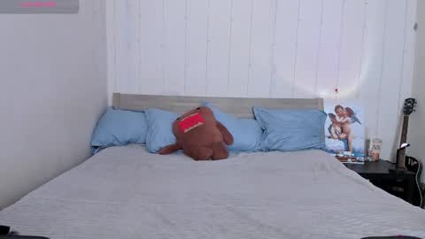 Snapshot of agata_cherry chatting on 09.11.25 Eva online show from 09.11.25