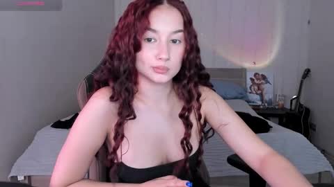 Snapshot of agata_cherry chatting on 09.17.25 Eva online show from 09.17.25