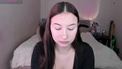 Snapshot of agata_cherry chatting on 11.16.25 Eva online show from 11.16.25