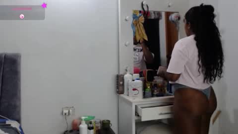 Snapshot of agatasexyxx chatting on 10.14.25 independent model online show from 10.14.25