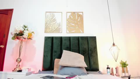 Agathaa white online show from 02.03.25