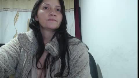 Snapshot of agel_sw1 chatting on 10.03.25 Angel online show from 10.03.25