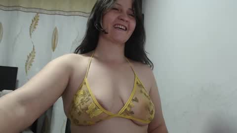Snapshot of agel_sw1 chatting on 10.08.25 Angel online show from 10.08.25
