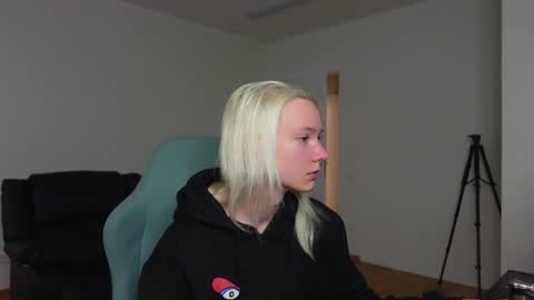 Agelina Lilly Laura online show from 04.04.26