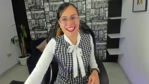 Snapshot of aghata_moon chatting on 01.28.25 Aghata Moon online show from 01.28.25