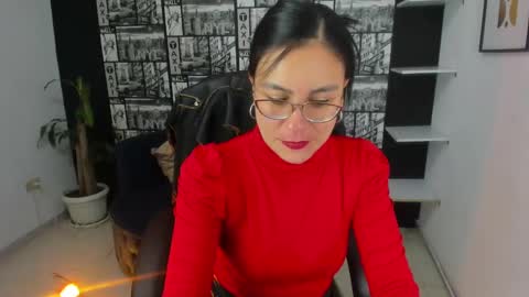 Snapshot of aghata_moon chatting on 01.30.25 Aghata Moon online show from 01.30.25