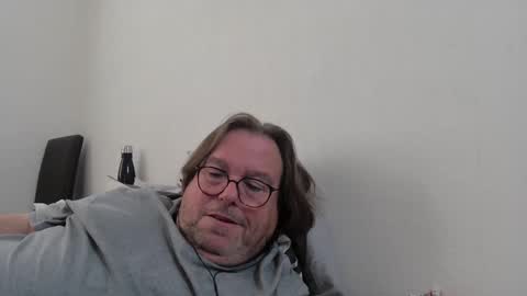 Snapshot of agias chatting on 03.11.25 Agias online show from 03.11.25