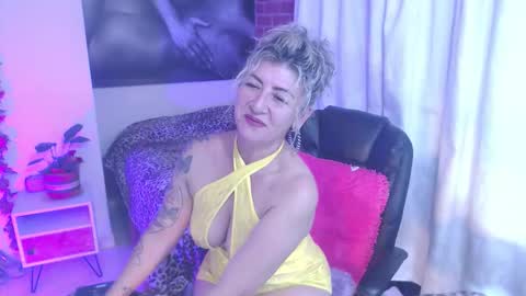 Snapshot of agnes_blackmore chatting on 09.12.25 Lily online show from 09.12.25