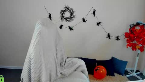 agnes wells online show from 10.31.25