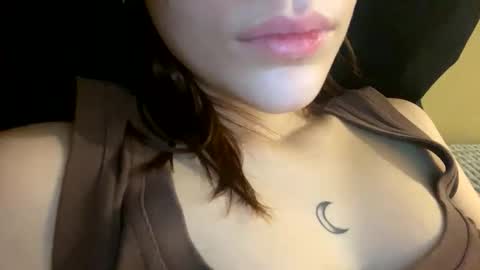 Agnes online show from 10.04.25