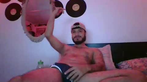 Snapshot of agustin_1298 chatting on 12.18.25 Agustin online show from 12.18.25