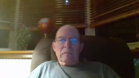 aguynrkfrd online show from 12.04.25