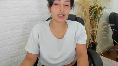 Snapshot of ahisha09 chatting on 12.20.24 Ahisha online show from 12.20.24