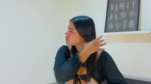 Snapshot of ahslyevans__ chatting on 04.17.26 AHSLY online show from 04.17.26