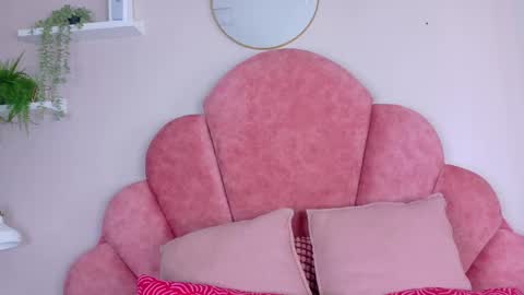Snapshot of ahslyevans__ chatting on 04.24.26 AHSLY online show from 04.24.26