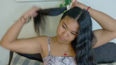Snapshot of ahslyevans__ chatting on 04.30.26 AHSLY online show from 04.30.26