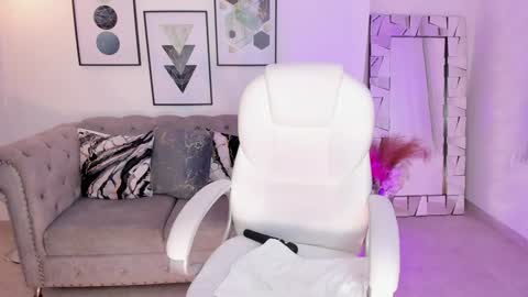 AIDA ADAMS online show from 01.12.25