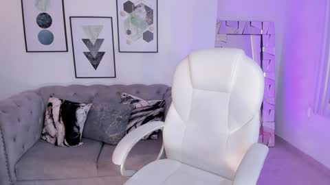 AIDA ADAMS online show from 01.21.25