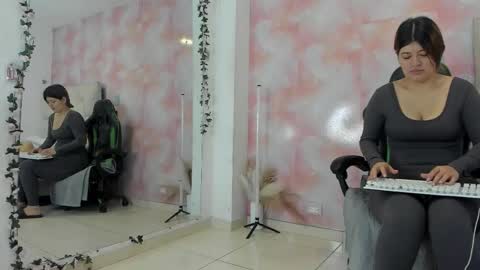 karoline  online show from 11.25.25