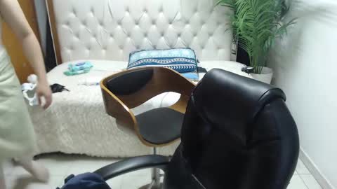 Snapshot of aidan_twink chatting on 10.03.25 AIDAN online show from 10.03.25