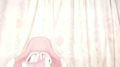 Snapshot of aiilynn_1 chatting on 05.25.26 Ailyn online show from 05.25.26