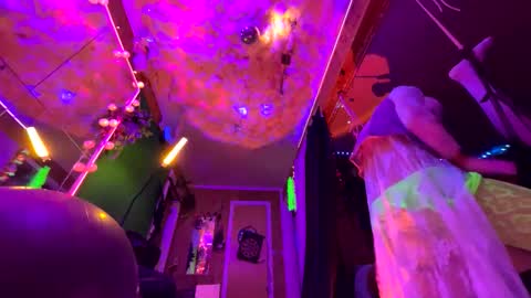 Snapshot of aimeebutton chatting on 11.09.25 online show from 11.09.25