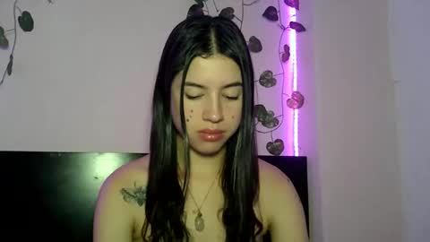 Snapshot of aine_ileana chatting on 12.12.24 J online show from 12.12.24