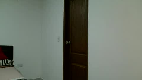 Snapshot of aine_ileana chatting on 09.14.25 J online show from 09.14.25