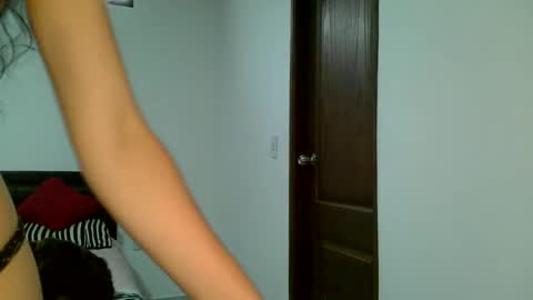 Snapshot of aine_ileana chatting on 09.17.25 J online show from 09.17.25