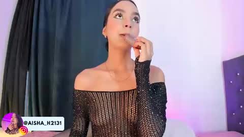 Snapshot of aisha_h_ chatting on 06.18.26 Aisha online show from 06.18.26