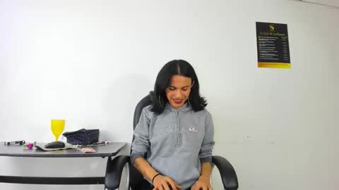 Aisha online show from 11.15.25