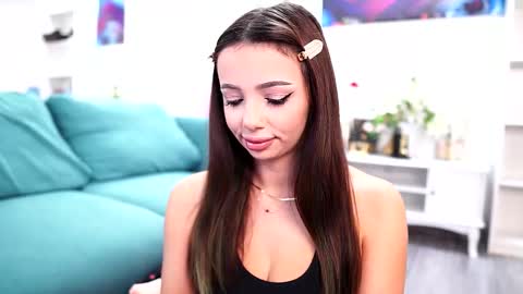 Aisha online show from 11.19.25