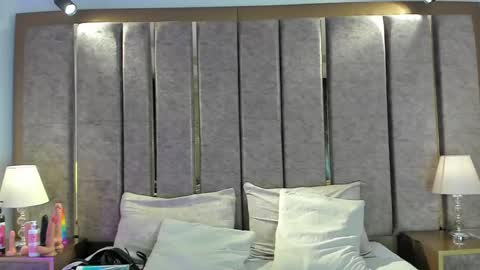 AishaValcazar online show from 04.15.26