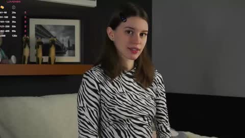 Snapshot of aislyfarran chatting on 03.11.25 Aliza online show from 03.11.25